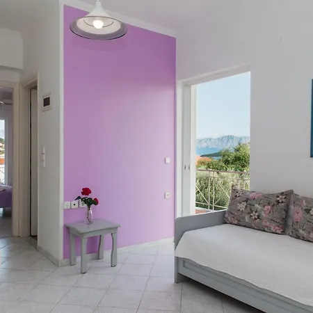 Dionysos Lefkas 3* نيدري