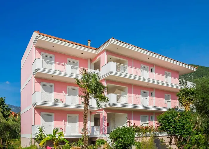 Dionysos Lefkas Aparthotel 3*